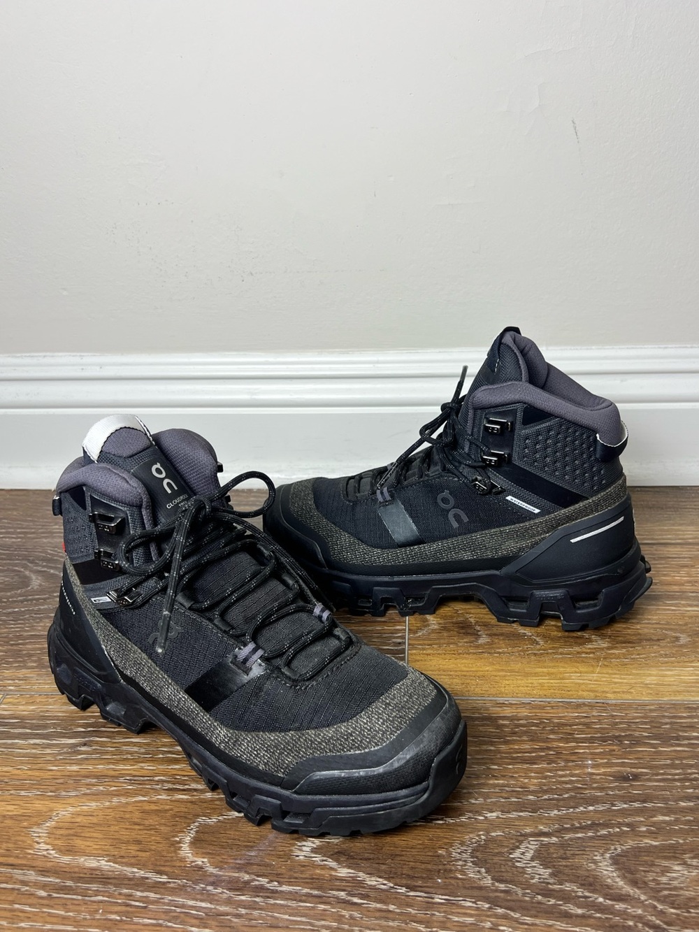 On Cloudrock Trek Waterproof Hiking Boots Black Green Women's 7.5 Trail Shoes